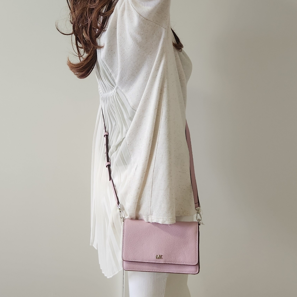 Like New! Kors Lilac Pebbled Leather Wallet /purse /phone Case Crossbody - Picture 9 of 9